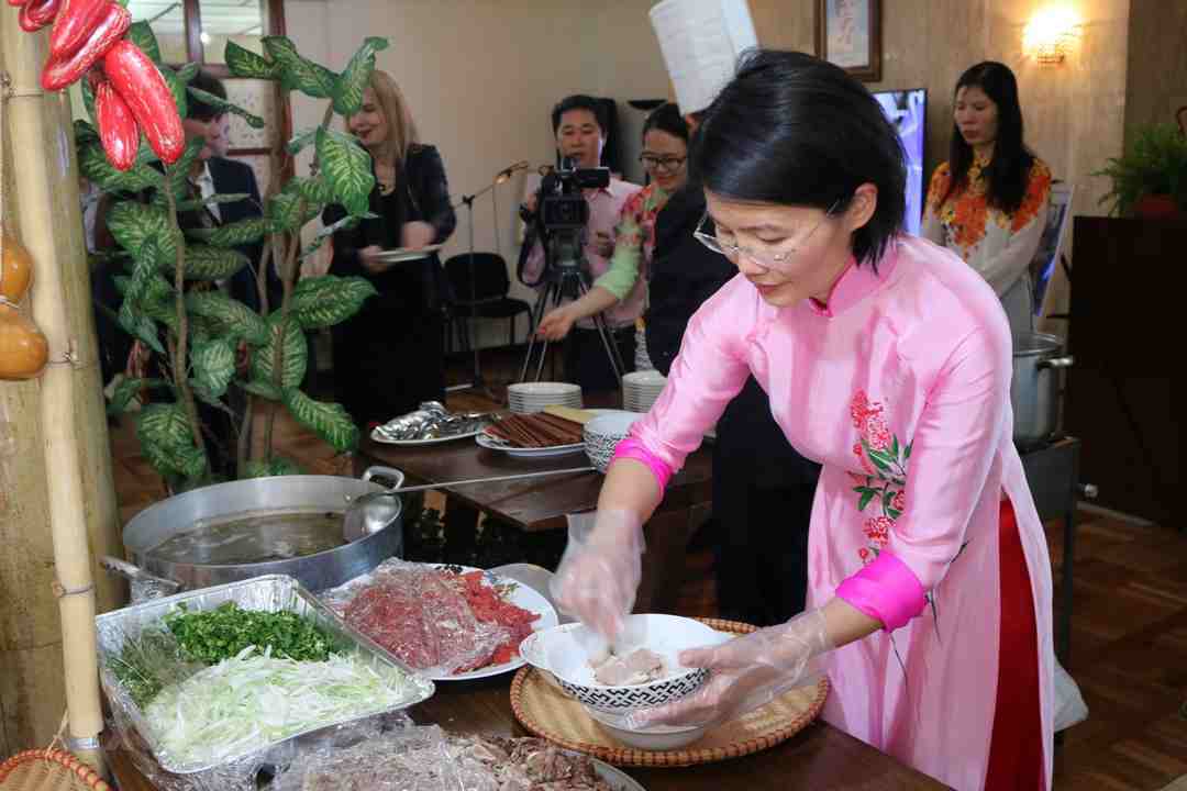 Các món ăn có hành lá nổi tiếng như phở, bún, miến,... 