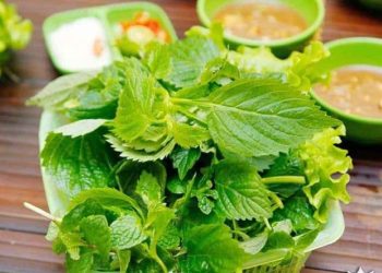 Rau kinh giới ăn với gì?