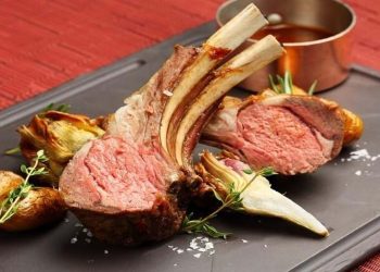 Bạn có thể ăn thịt cừu ở nhà hàng Ba Con Cừu