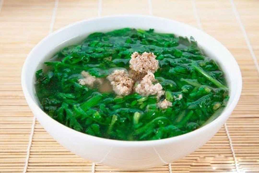 Canh cải cúc nấu thịt xay – món ngon tuyệt vời cho mẹ bầu 3 tháng đầu