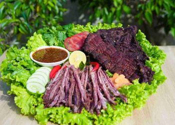 Cách chế biến thịt trâu gác bếp