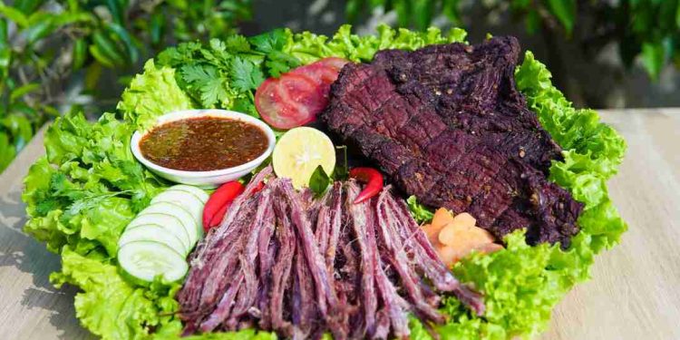 Cách chế biến thịt trâu gác bếp