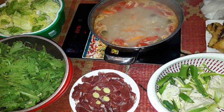 Cách làm món thịt trâu nhúng mẻ để lai rai cùng anh em
