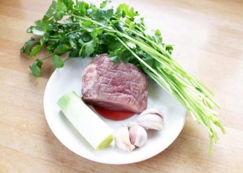 Lưu ý khi nấu rau mùi tây xào thịt bò để đảm bảo an toàn thực phẩm