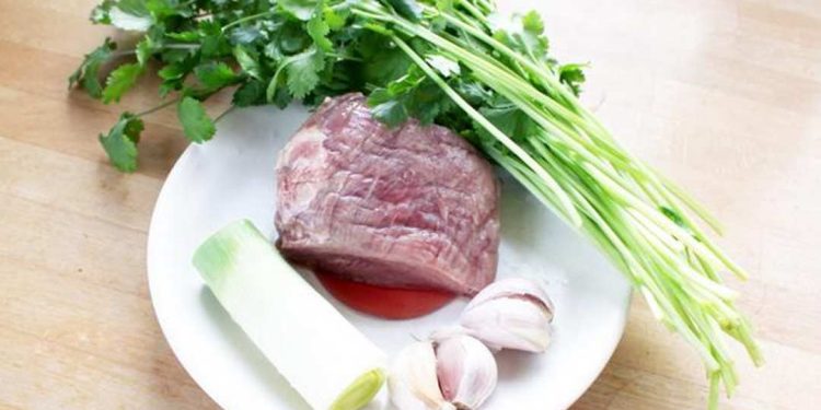 Lưu ý khi nấu rau mùi tây xào thịt bò để đảm bảo an toàn thực phẩm