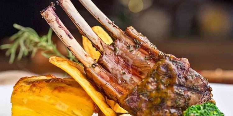 Cách trang trí thịt cừu nướng để tạo hình ảnh đẹp