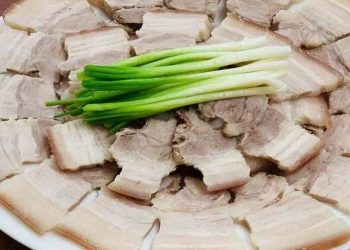 Nguyên liệu và cách chọn thịt ba chỉ tốt nhất