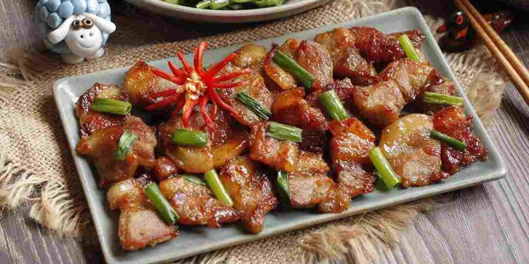 Cách chọn thịt ba chỉ để rang cháy cạnh đúng cách