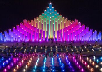 Công trình trở nên rực rỡ lung linh về đêm