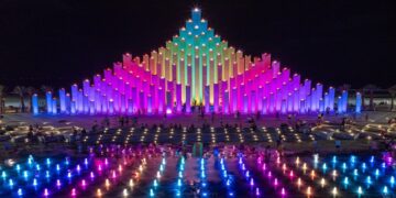 Công trình trở nên rực rỡ lung linh về đêm